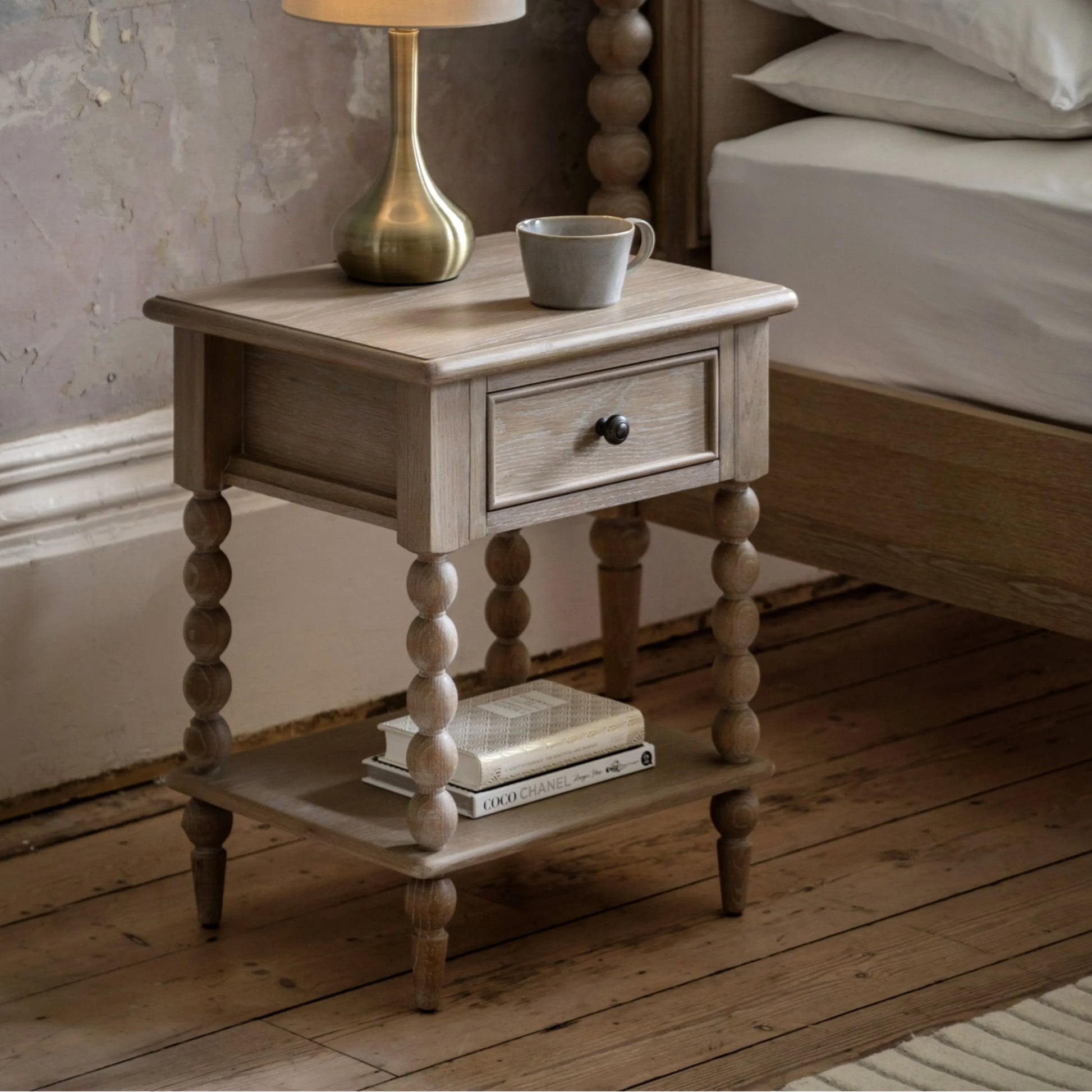 Beaded Edge Oak 1 Drawer Bedside Table