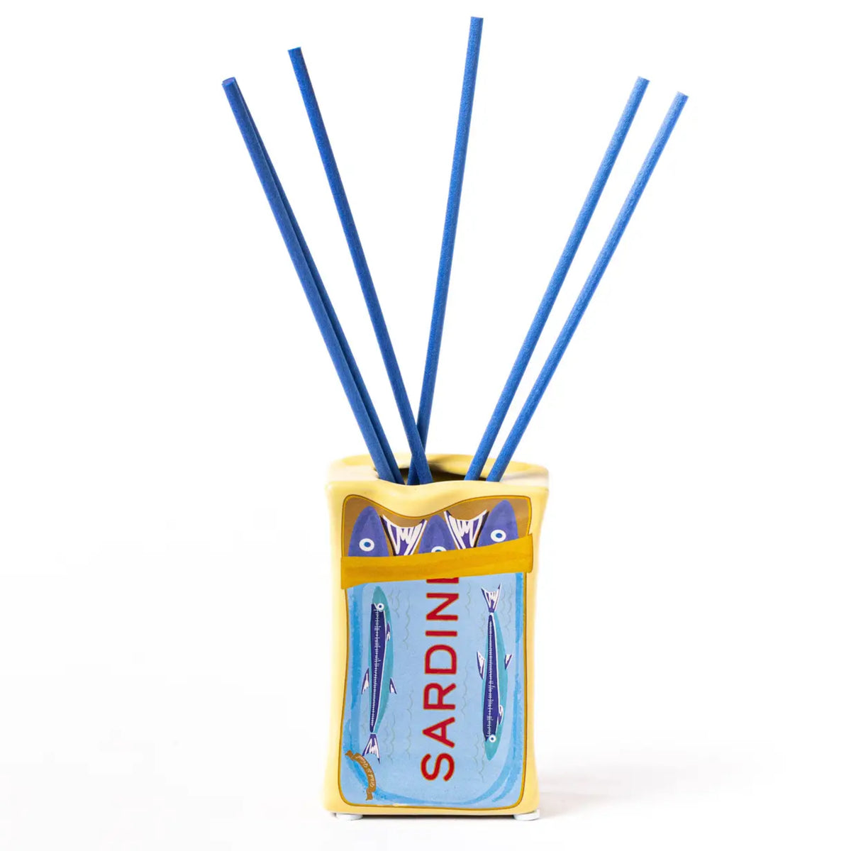 A Sardinian-themed reed diffuser with a yellow and blue tin container printed with sardines and the word 'SARDINI', filled with five blue reeds, on a white background.