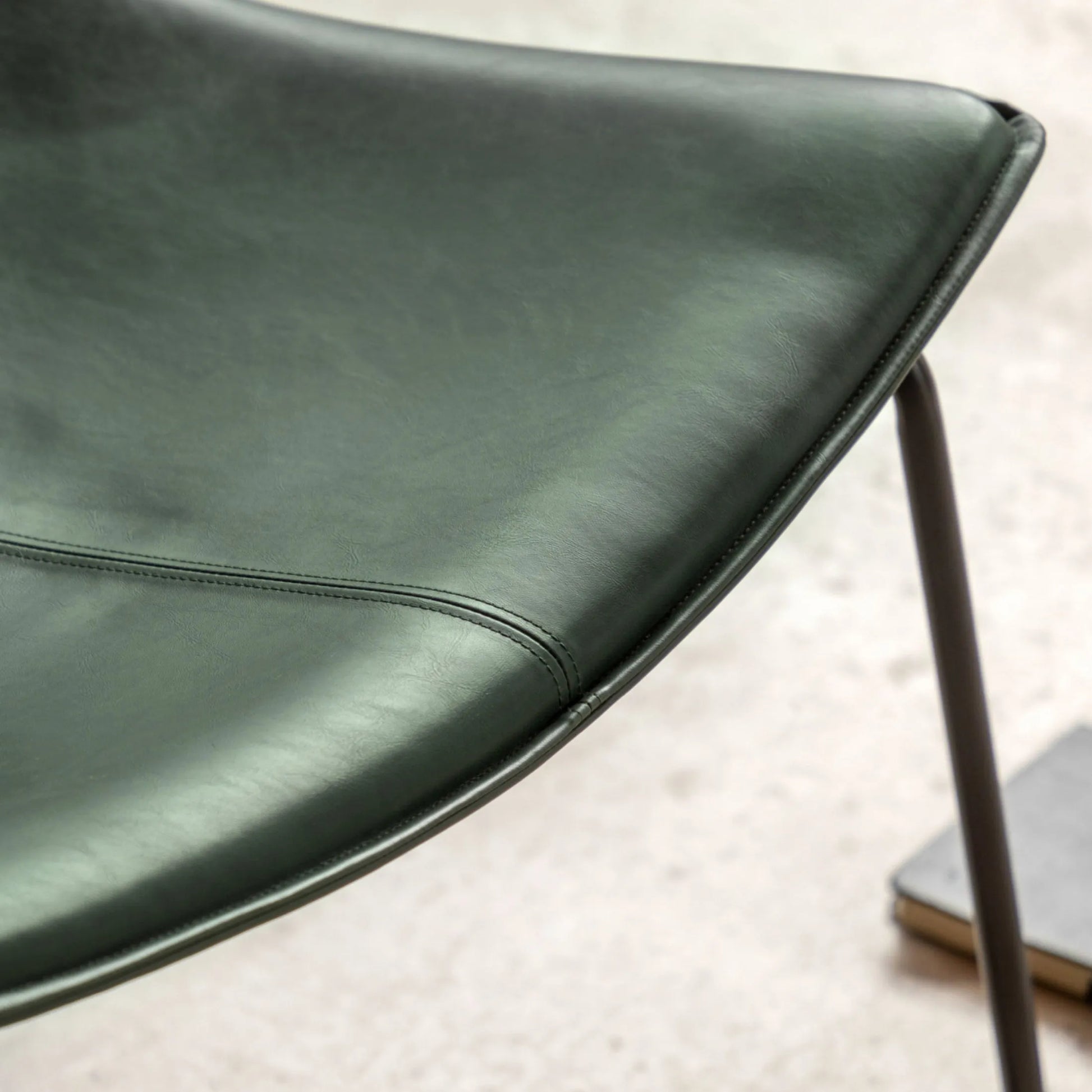 Green Curved Seat Faux Leather Chair 1