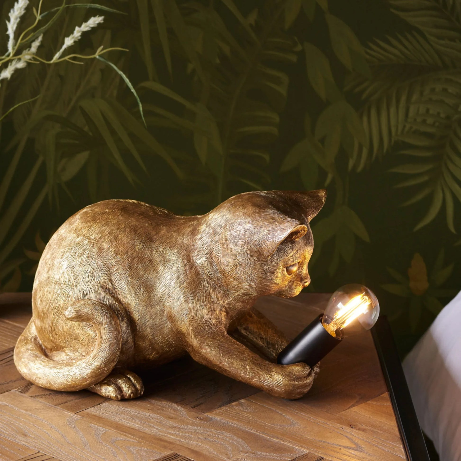 Playful Gold Kitten Table Lamp 1