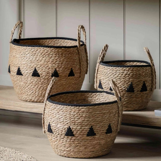 Set of 3 Black Triangular Design Seagrass Baskets 5