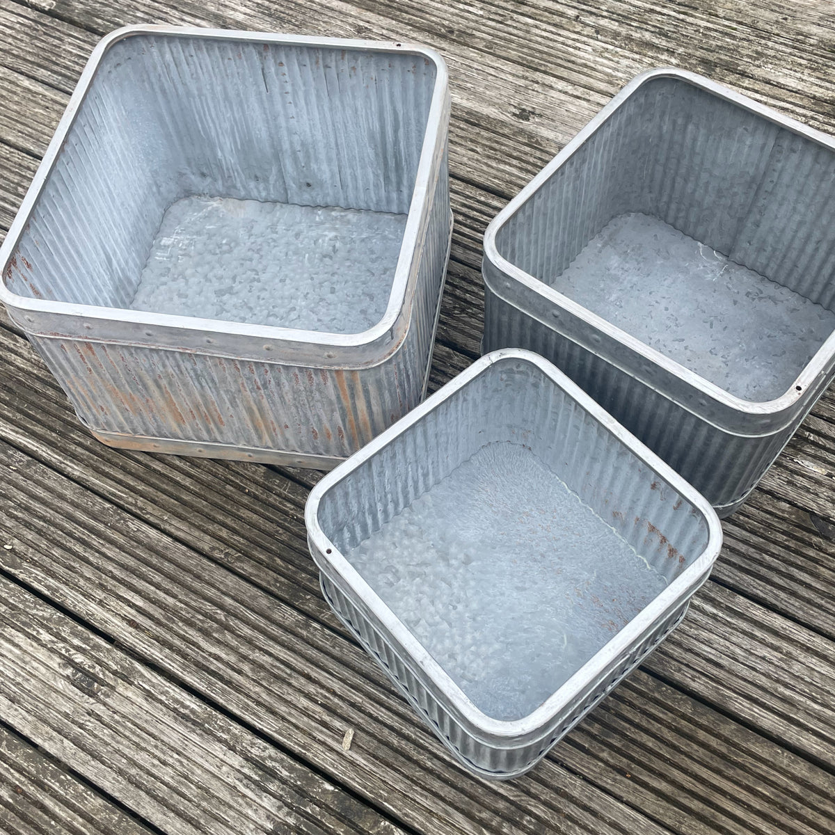 Set of 3 Distressed Square Ribbed Planters