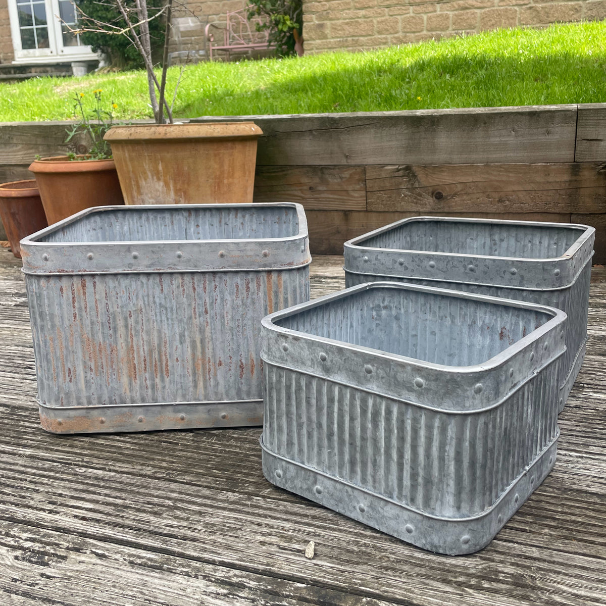Set of 3 Distressed Square Ribbed Planters