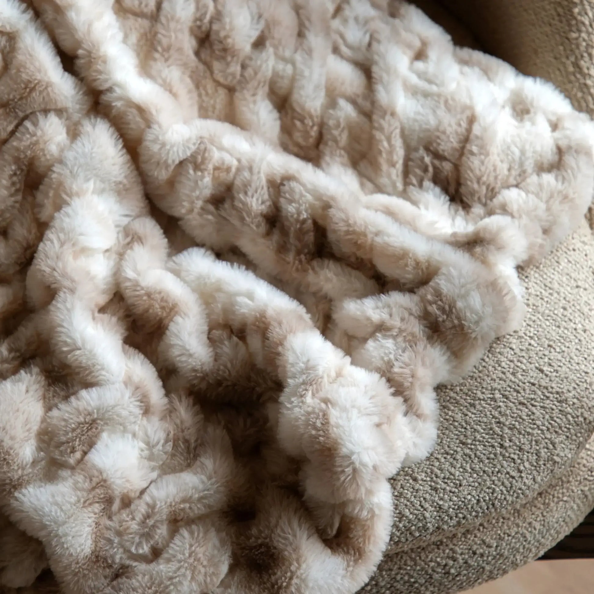 Sumptuous Brown & White Marble Throw
