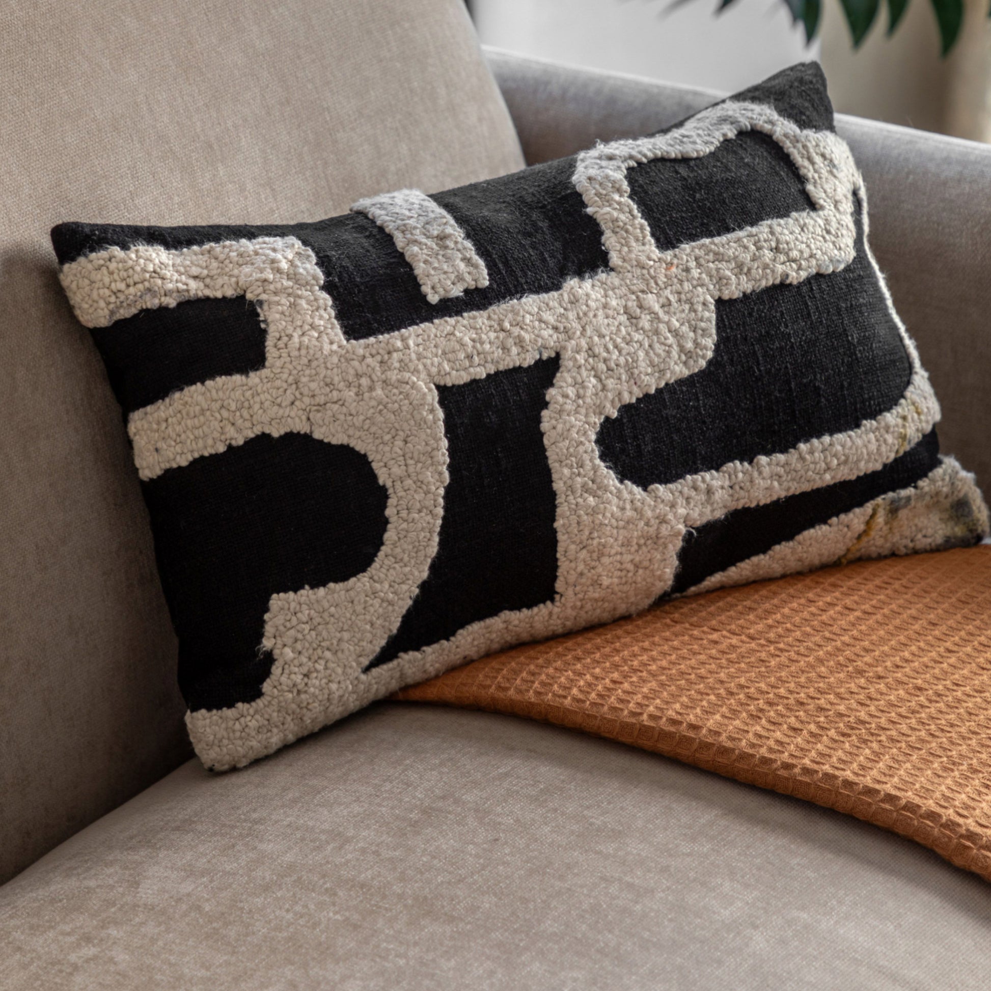 Tufted Abstract Midnight Cushion 3