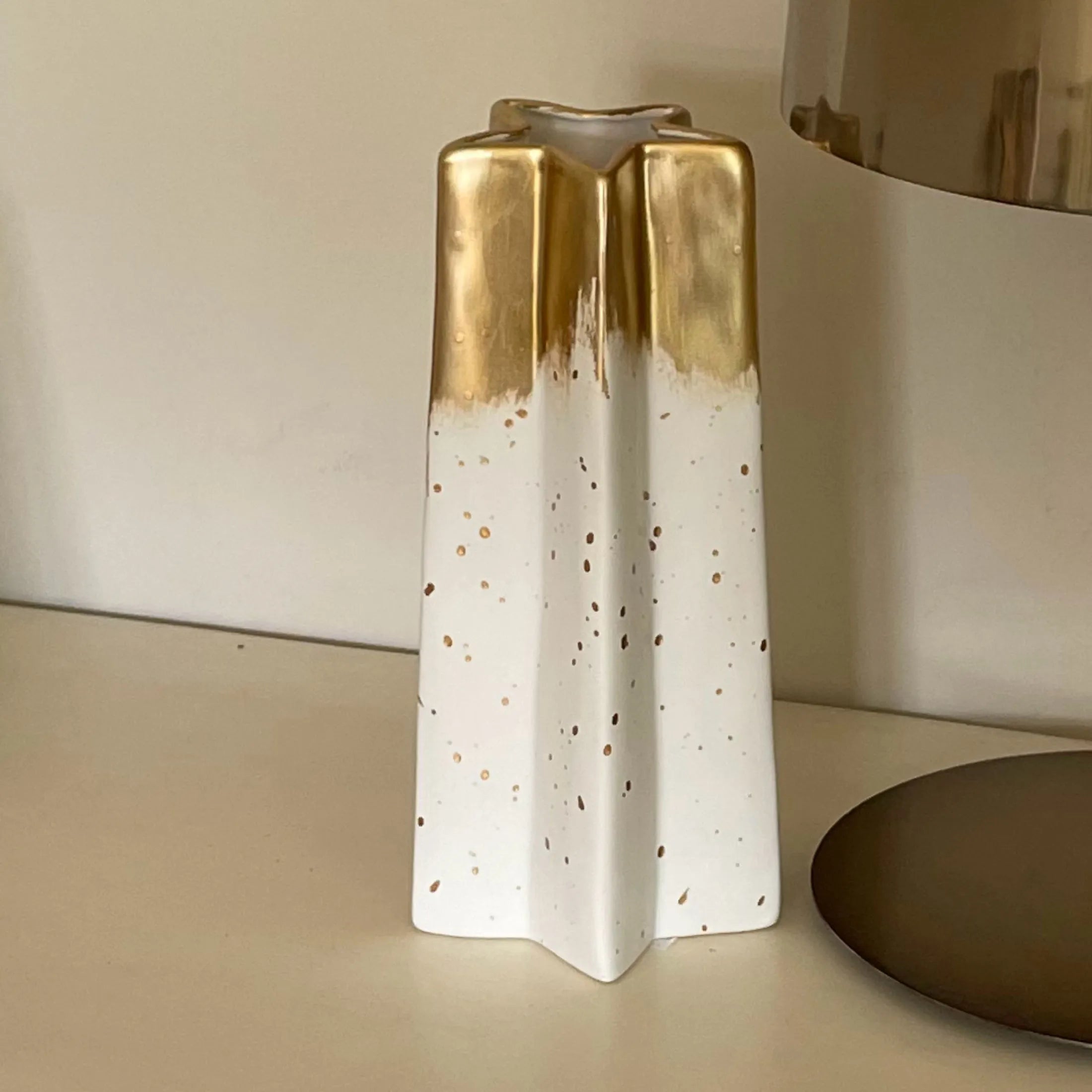 White and Gold Star Vase 2