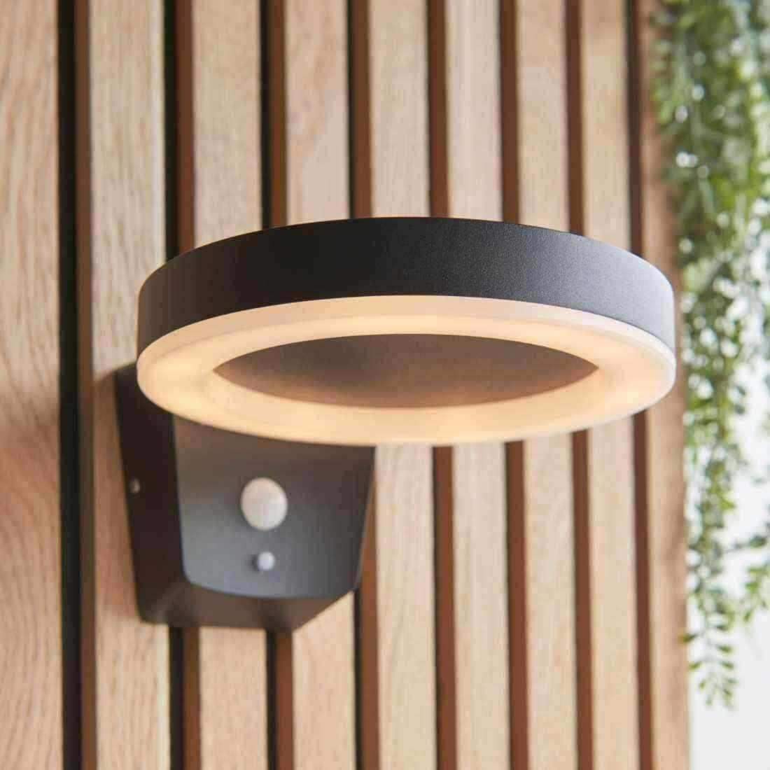 Contemporary Hoop Solar-Powered Exterior wall light - The Farthing