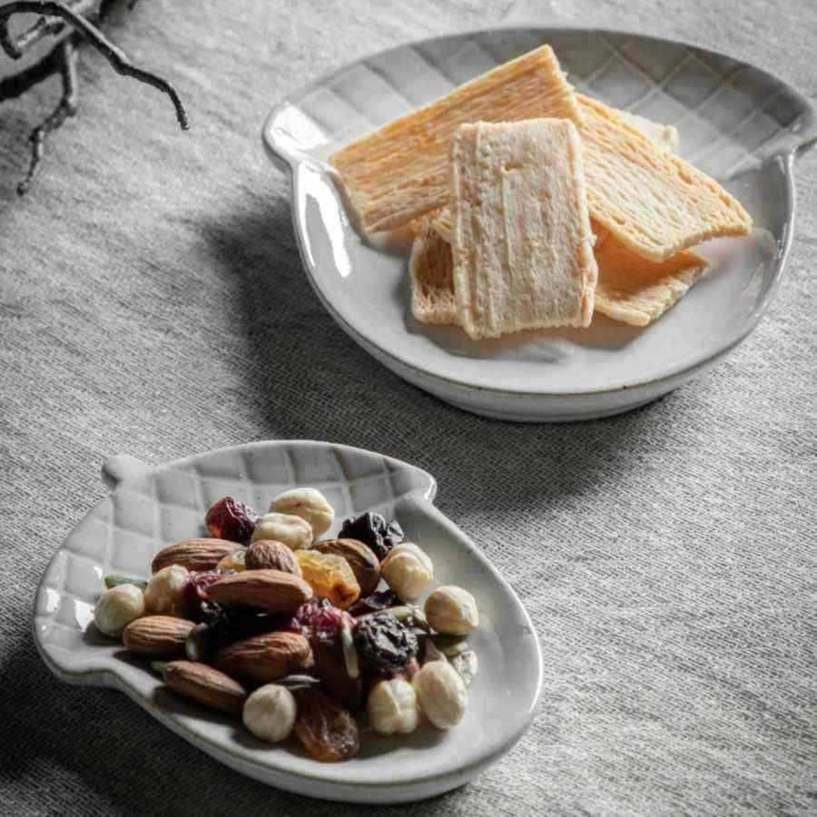 Set of 2 Stoneware Acorn Shaped Dishes - The Farthing